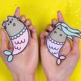 Pusheen Handwärmer 2er-Pack Meerjungfrau