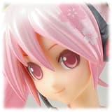 Sakura Miku mit Figure Japan Magazin