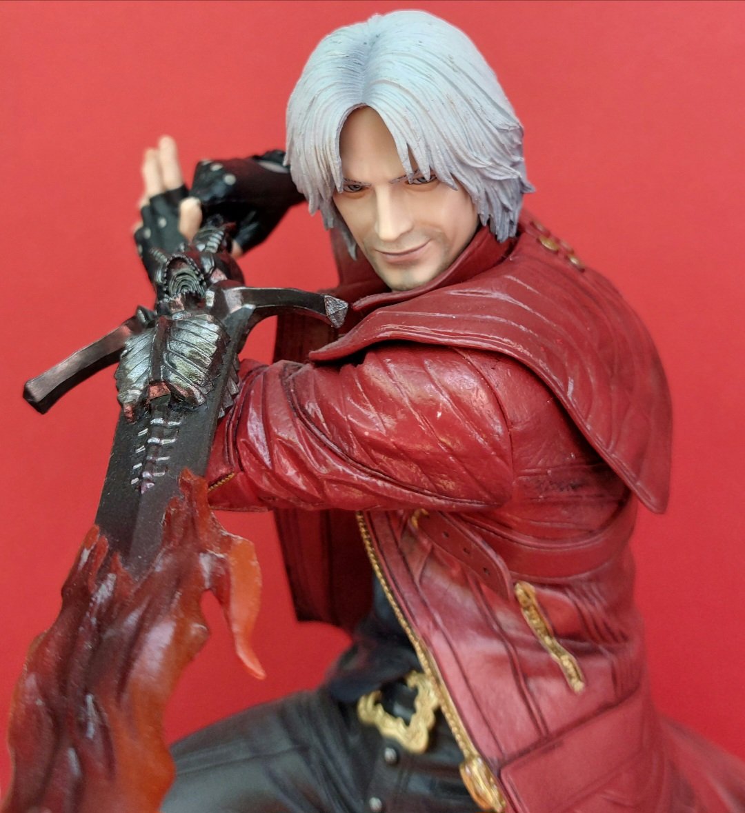 Dante im feurigem Rot