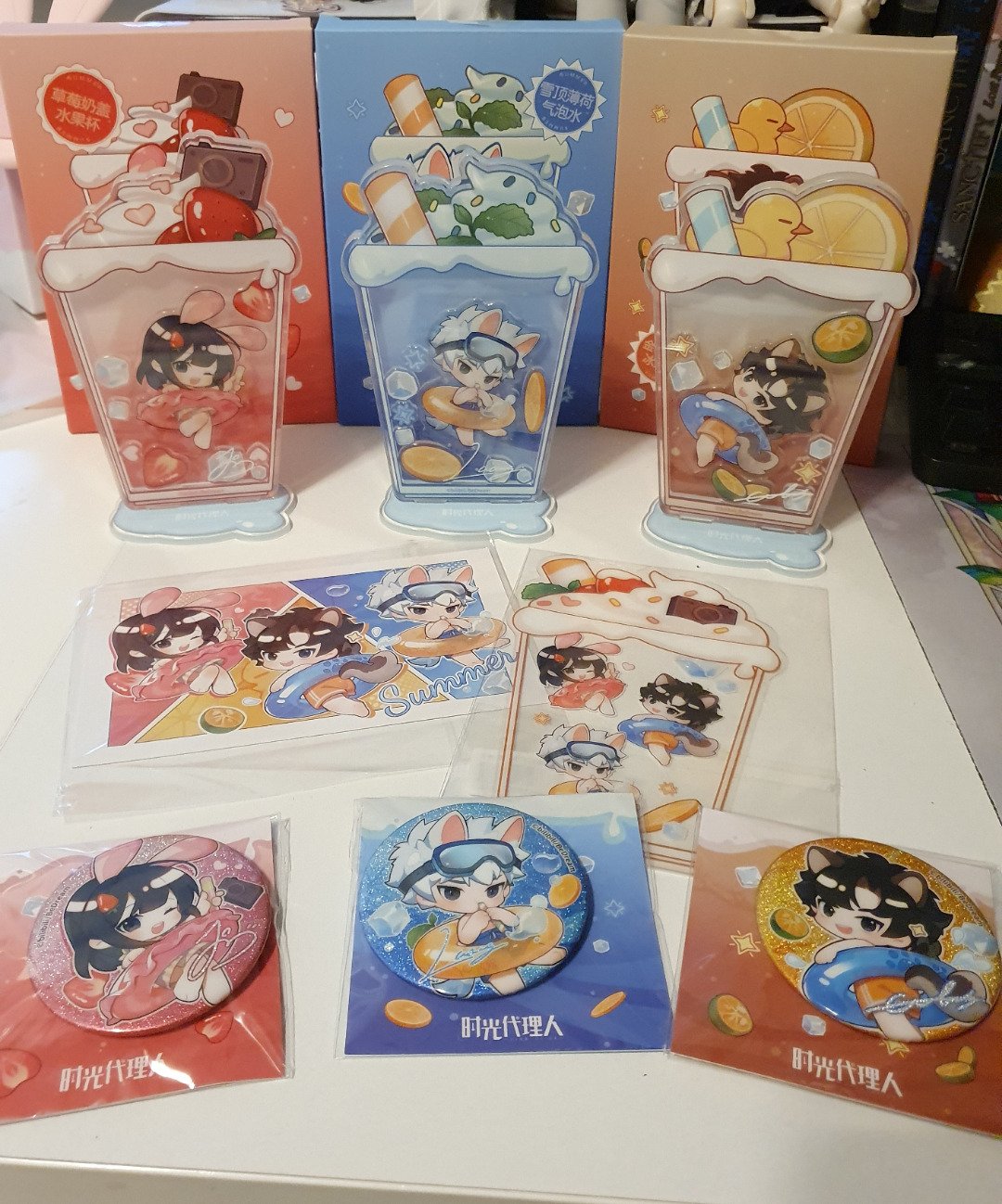 So viel merchandise! 