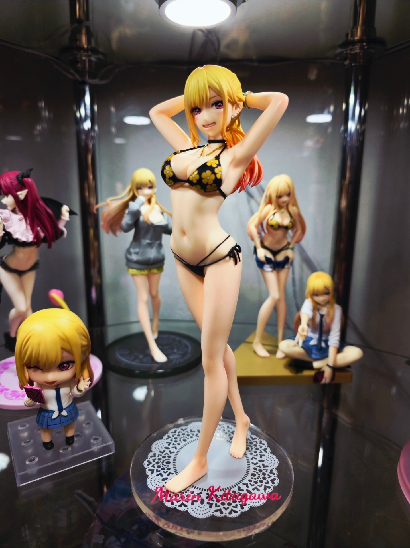 Marin im Scheinwerferlicht