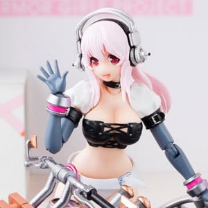 Super Sonico mit Super Bike Robo - A.G.P. Action Figure