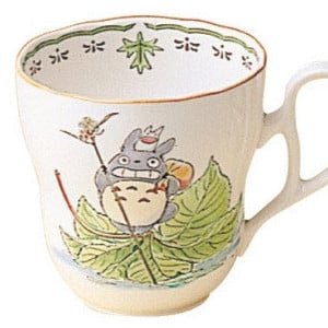 Totoro auf Blättern - Mein Nachbar Totoro Tasse