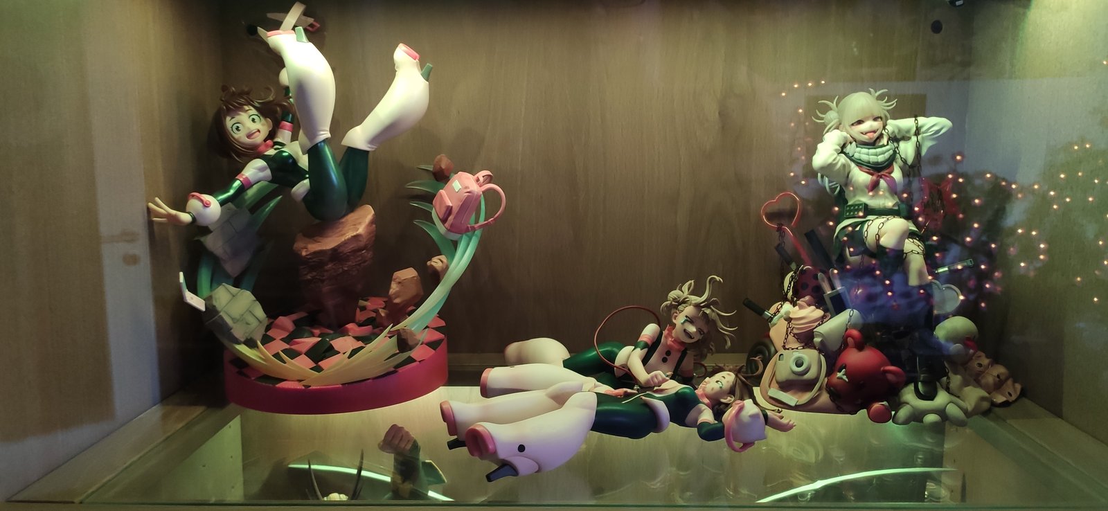 Himiko Toga und Urgraviti vereint 