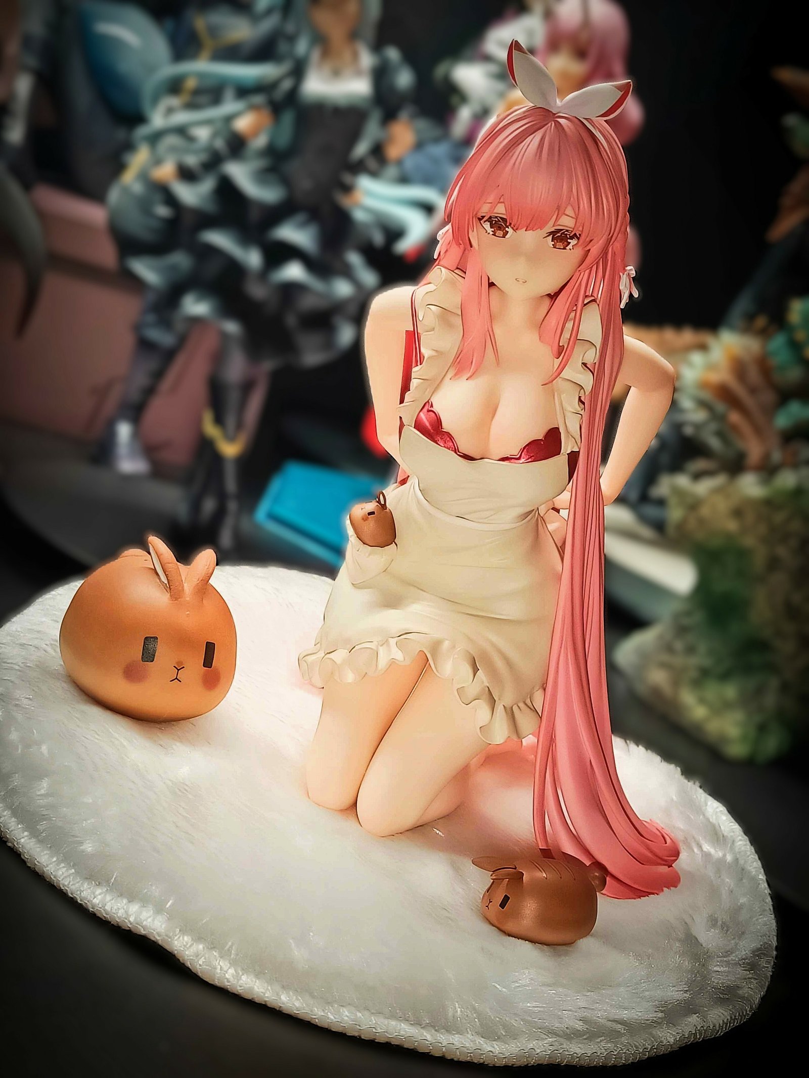 White Rabbit Rosu - Apron