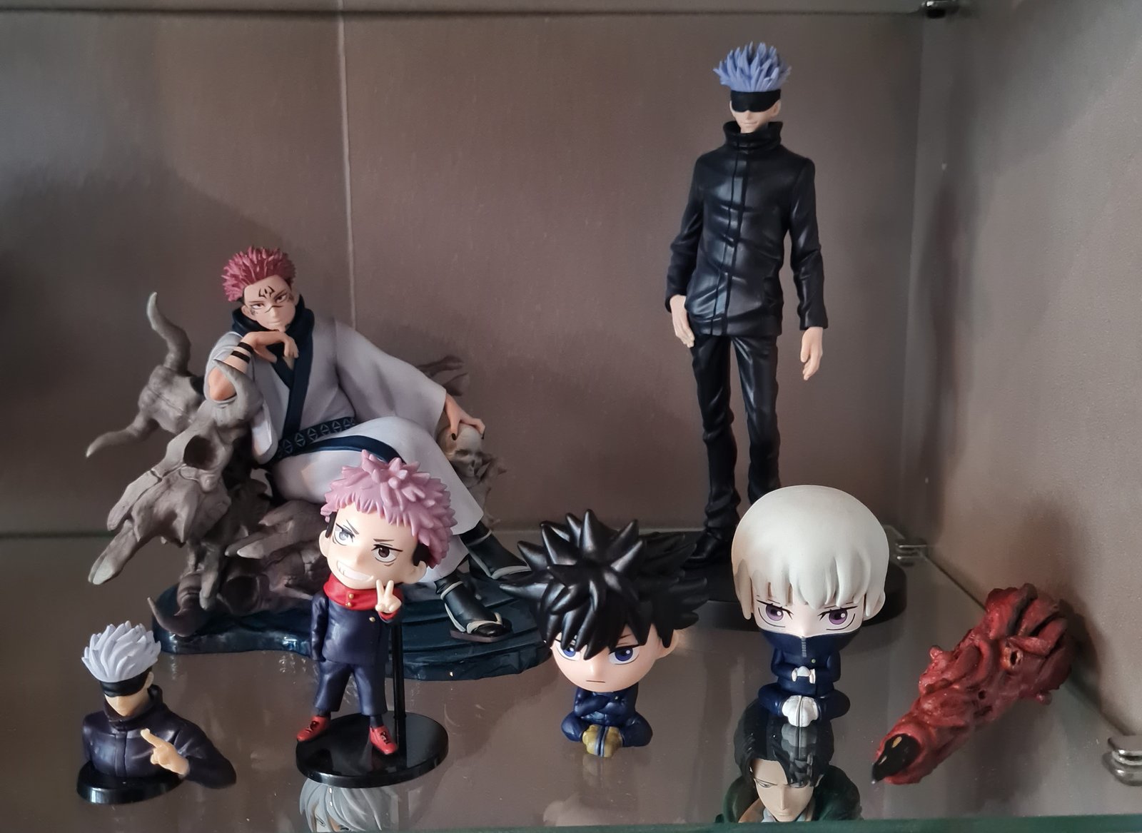 Versammlung, rund um Sukuna. 