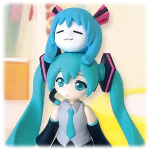 Miku mit Shiteyanyo auf dem Kopf - Hatsune Miku x Shiteyanyo Collection