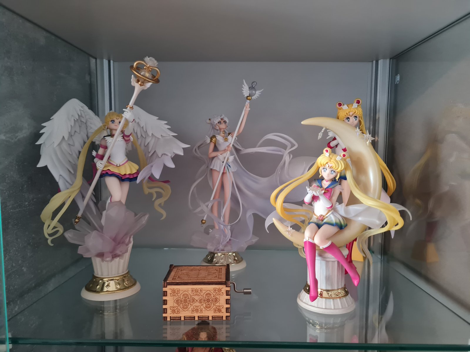 Sailor Moon Sammlung, mit Kristall Sockel <3
