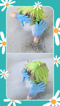 Toru Hagakoru ist beim Baden einwenig schüchtern. 
