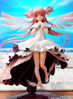 Ultimate Madoka mit Figure JAPAN Magazin - 3