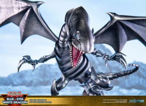 Blauäugiger Weißer Drache - Silberne Edition - First 4 Figures Yu-Gi-Oh! PVC Figur - 23