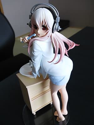 Super Sonico beim Zähneputzen - 1