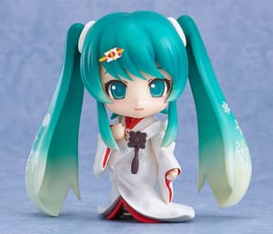 Nendoroid Snow Miku: Strawberry White Kimono Ver. - 4