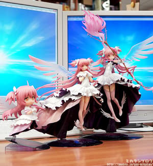 Ultimate Madoka mit Figure JAPAN Magazin - 6