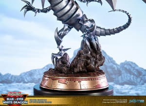 Blauäugiger Weißer Drache - Silberne Edition - First 4 Figures Yu-Gi-Oh! PVC Figur - 19