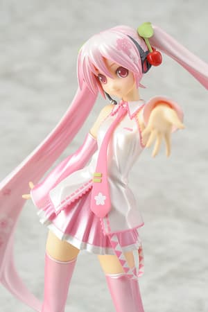 Sakura Miku mit Figure Japan Magazin - 4