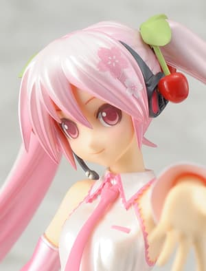 Sakura Miku mit Figure Japan Magazin - 5