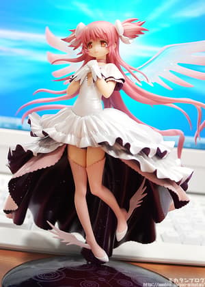 Ultimate Madoka mit Figure JAPAN Magazin - 1