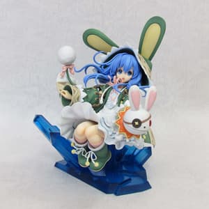 Yoshino mit ihrem Häschen - 2