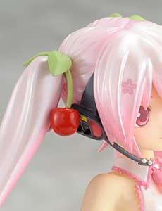 Sakura Miku mit Figure Japan Magazin - 7