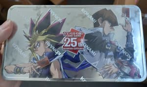 Yu-Gi-Oh! TCG - 25th Anniversary - Tin: Dueling Heroes - DE (2)