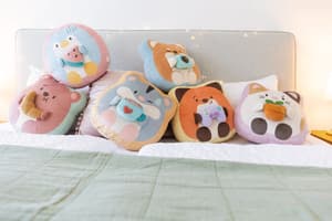 Bär Nomo - mymochi - Plüsch (mit Croissant) (33cm)  (1)