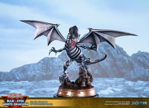 Blauäugiger Weißer Drache - Silberne Edition - First 4 Figures Yu-Gi-Oh! PVC Figur - 9
