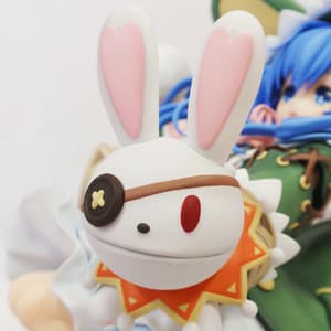 Yoshino mit ihrem Häschen - 1