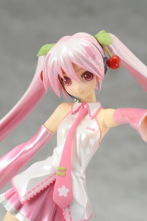 Sakura Miku mit Figure Japan Magazin - 9