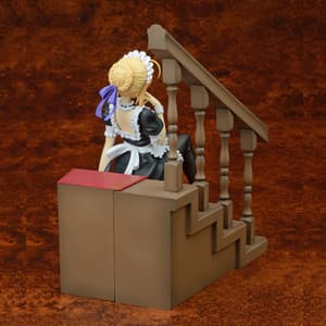 Saber Maid auf der Treppe - 3