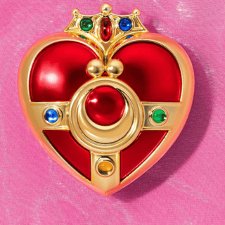 Cosmic Heart Compact - Brilliant Color (Proplica) de Bandai – Réplique de broche de transformation Sailor Moon S - Profil