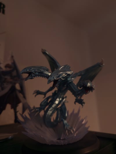 Blauäugiger Ultra Drache 