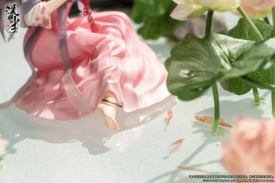 Lotus Reflection - Hanfu Girls  - APEX Innovation (7).jpg