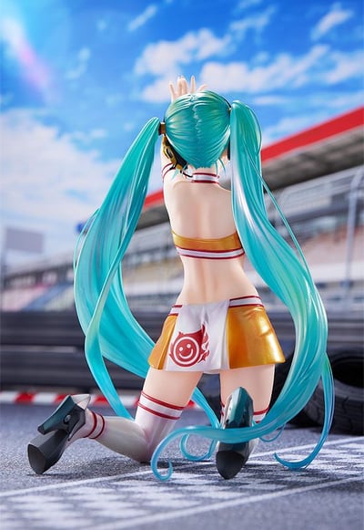 Hatsune Miku - Racing 2010 - Kentaro Yabuki Art - Max Factory (6).jpg