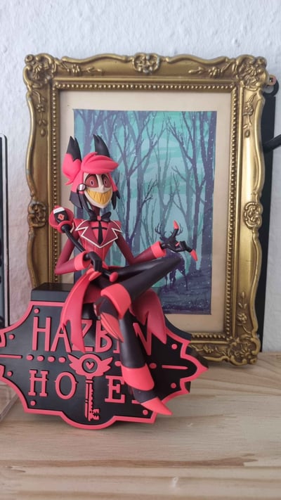 Meine Sammlung zu Hause · Alastor - Hazbin Hotel - Monitor Top Figur - Banpresto