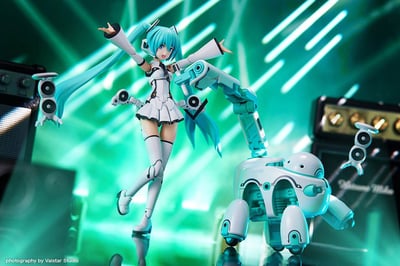 Hatsune Miku & Tamotu (Miku Ver.) - Frame Arms Girl Model Kit - Maruttoys (2).jpg