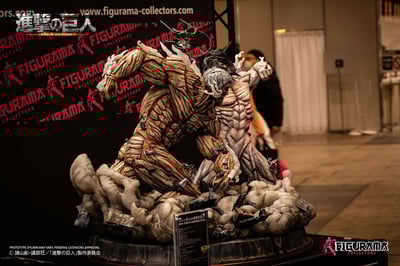 Eren vs Armored Titan - Attack on Titan - Elite Exclusive Statue - Figurama - 3