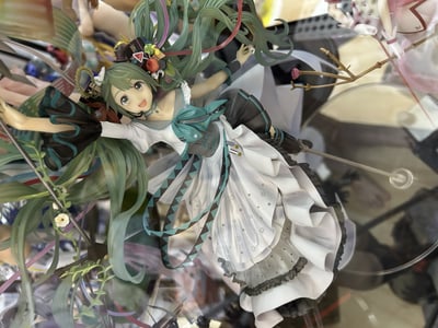 Hatsune Miku - Memorial Dress ZU VERKAUFEN  · Hatsune Miku - Memorial Dress - Reaching Ever Higher - 1/7 Scale Statue von Good Smile Company