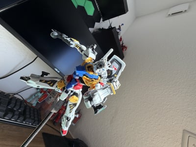 Zweite Pose — White Gundam - 1/144 High Grade - Mobile Suit Gundam - Bandai Spirits