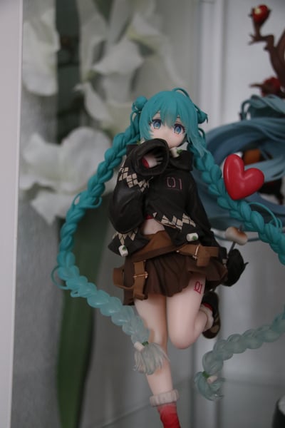 Hatsune Miku in der Vitrine · Hatsune Miku - Outdoor - Hatsune Miku Fashion Figure - Taito   