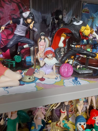 Niko beim ausruhen. Aber Tassilo gibt ihr trotzdem was zum lernen. · Nino Nakano - Loungewear - Noodle Stopper - Furyu