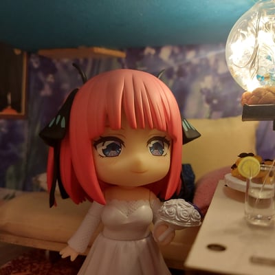 Nendoroid 2371 Nino Nakano - Wedding Dress