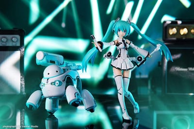 Hatsune Miku & Tamotu (Miku Ver.) - Frame Arms Girl Model Kit - Maruttoys (4).jpg