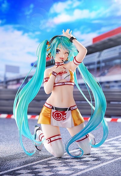 Hatsune Miku - Racing 2010 - Kentaro Yabuki Art - Max Factory (2).jpg