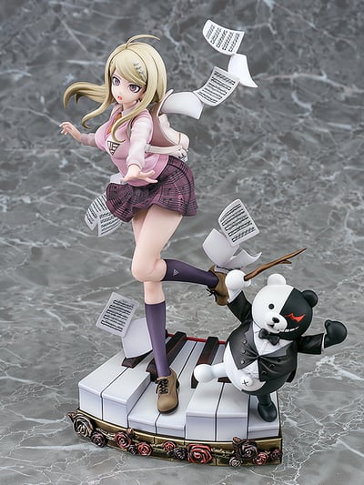 Kaede Akamatsu und Monokuma - Phat! Company (2).jpg