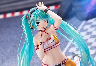 Hatsune Miku - Racing 2010 - Kentaro Yabuki Art - Max Factory (4).jpg