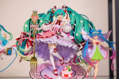 Meine Hatsune Miku 😍🎂🍓