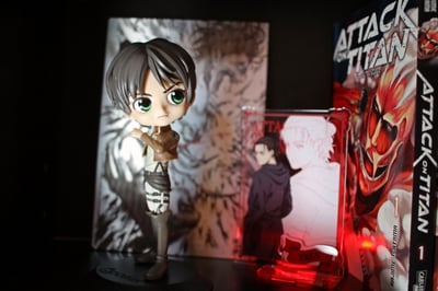 Eren Jäger und Acryl-Stand · Eren Jäger - Q Posket - Version B - Banpresto