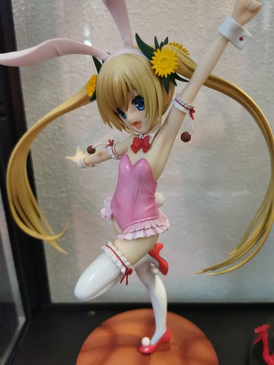 Maho Misawa im Hasenkostüm
