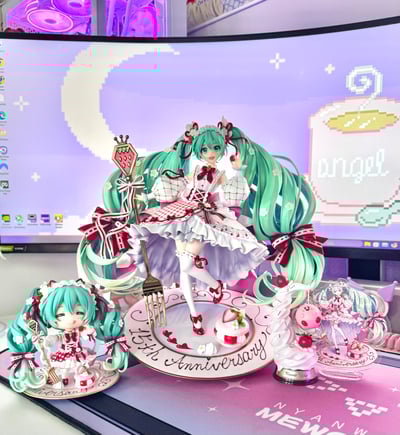 Strawberry Mikus <3